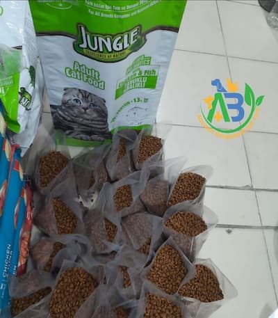 JUNGLE CHICKEN AND FISH CAT FOOD REPACK 1 KG